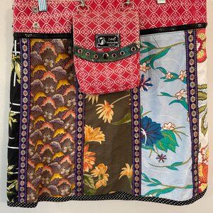 Zand Adjustable, Reversible Skirt with Attachable bag